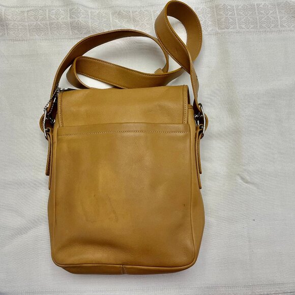 Vintage (1993) Coach Shoulder Bag - Mint Condition - Never Used - Golden Tan - Picture 2 of 4